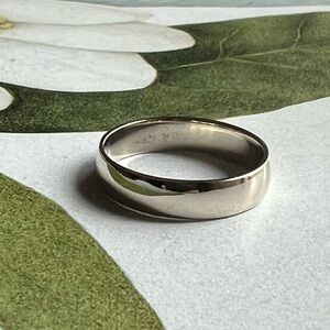 10K White Gold Band Ring